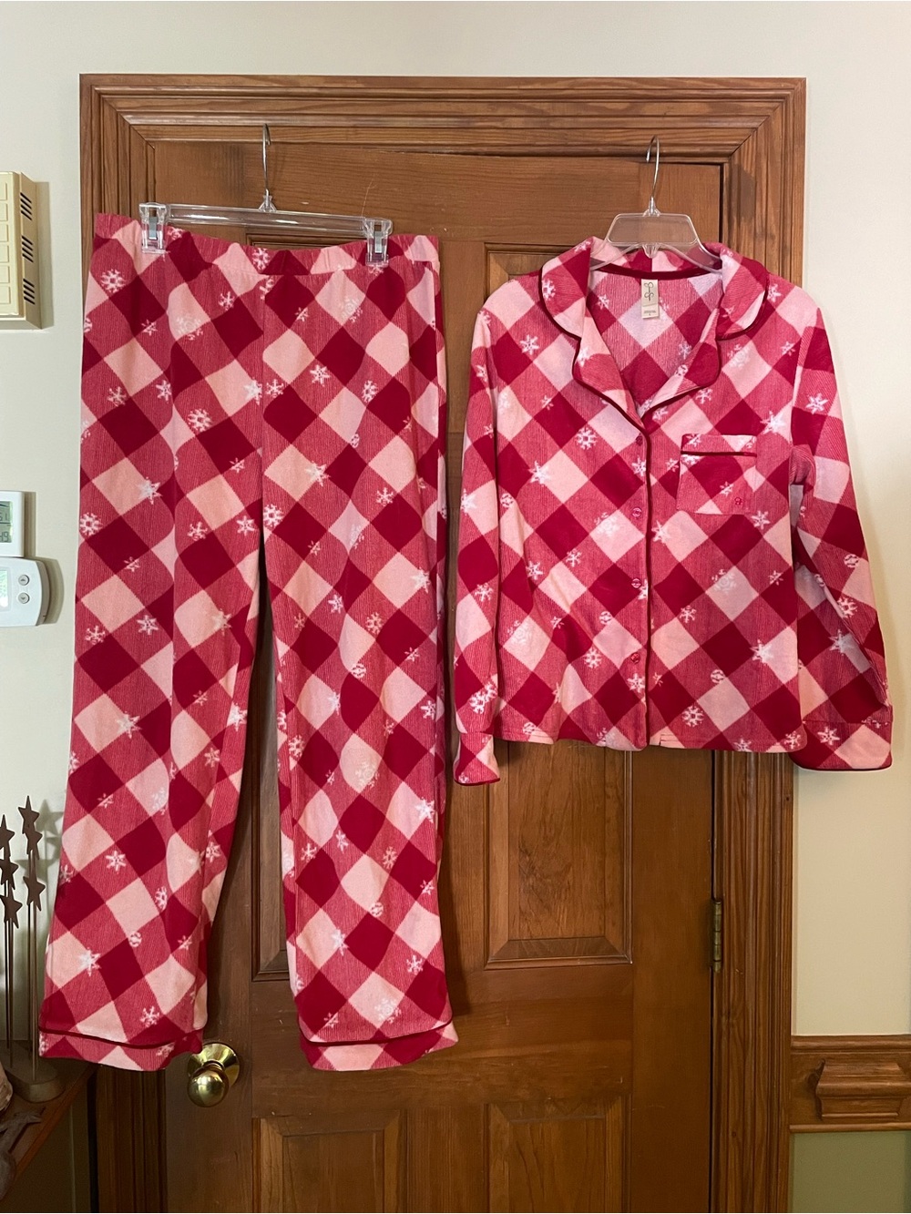 Jessica Simpson Women’s Pink and Red Plaid‎ Snowflake Fleece Pajama Set, Size L